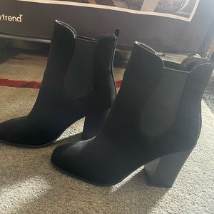 Ankle high chunky heel boot